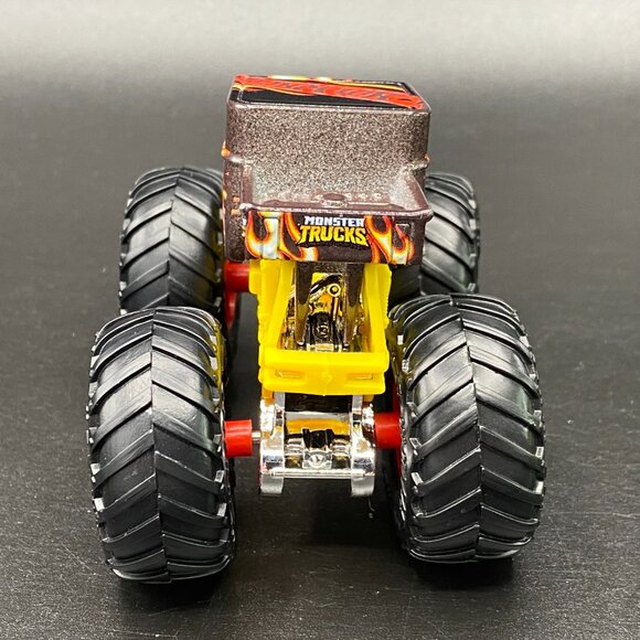 Hot Wheels Bone Shaker Color Shifters 1:64 Diecast Monster Truck - Picture 7 of 16